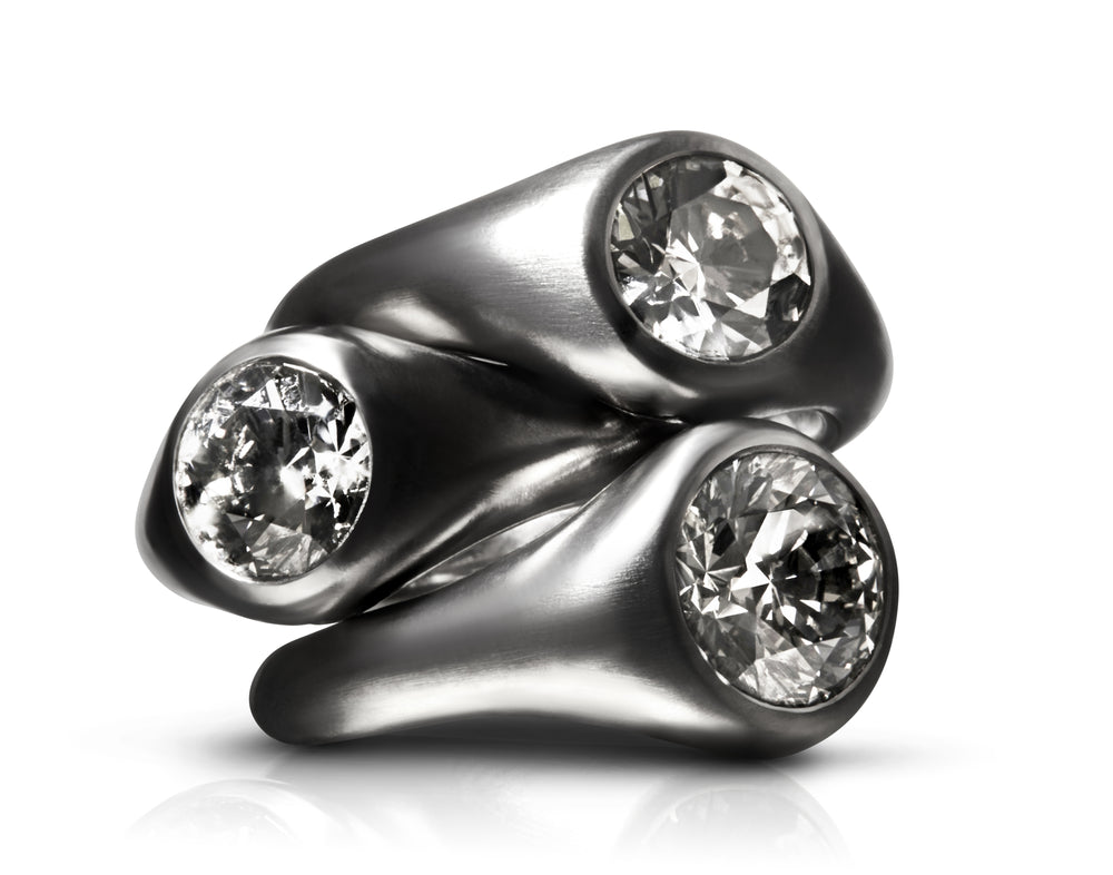 Round titanium solitair