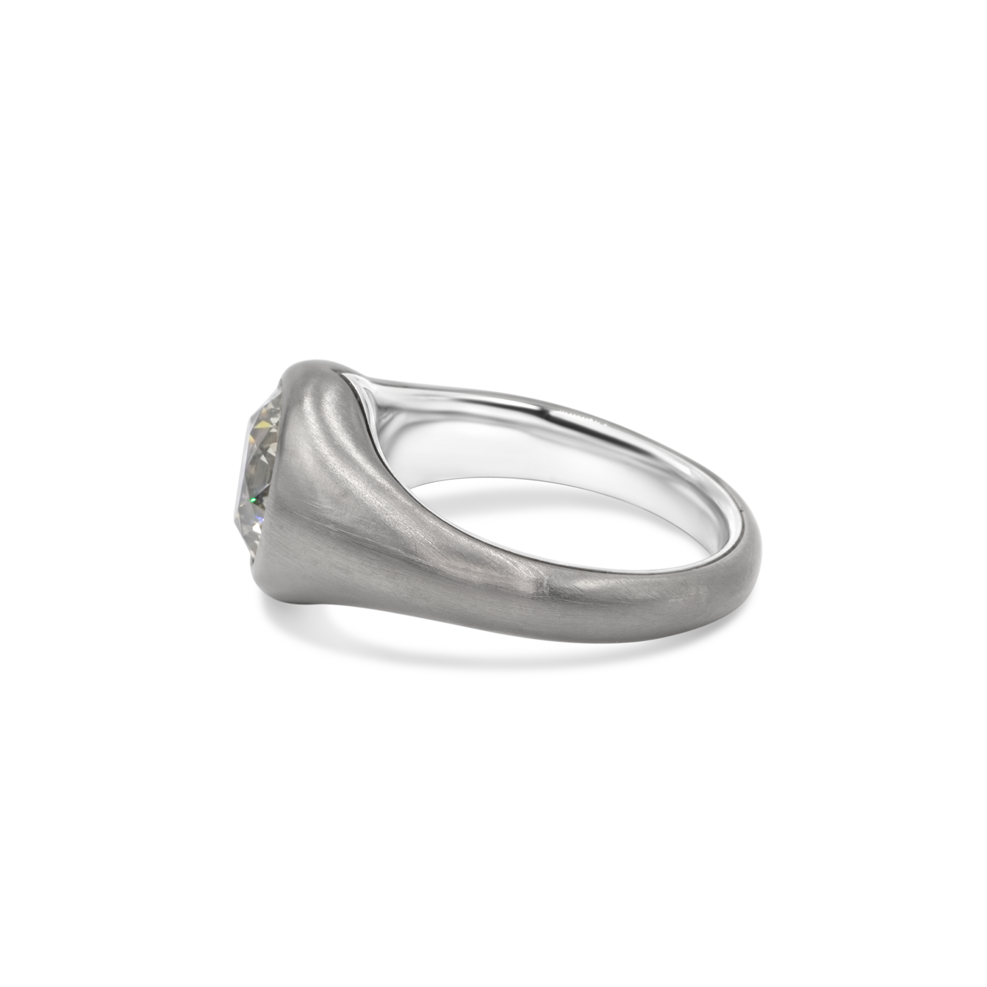 Round titanium solitair