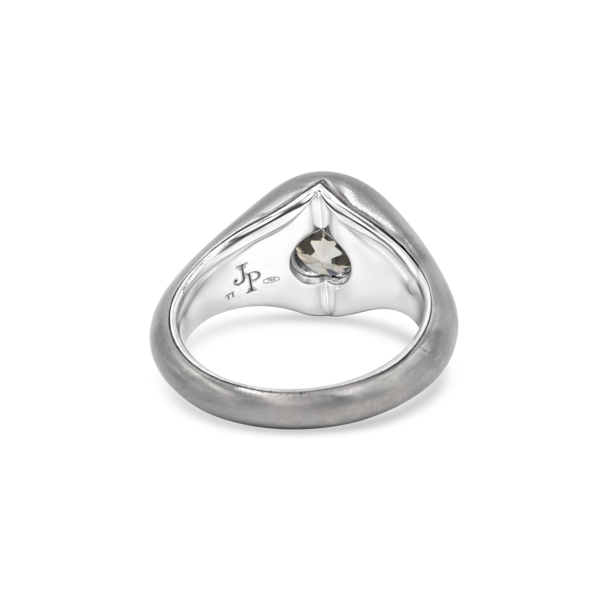 Round titanium solitair