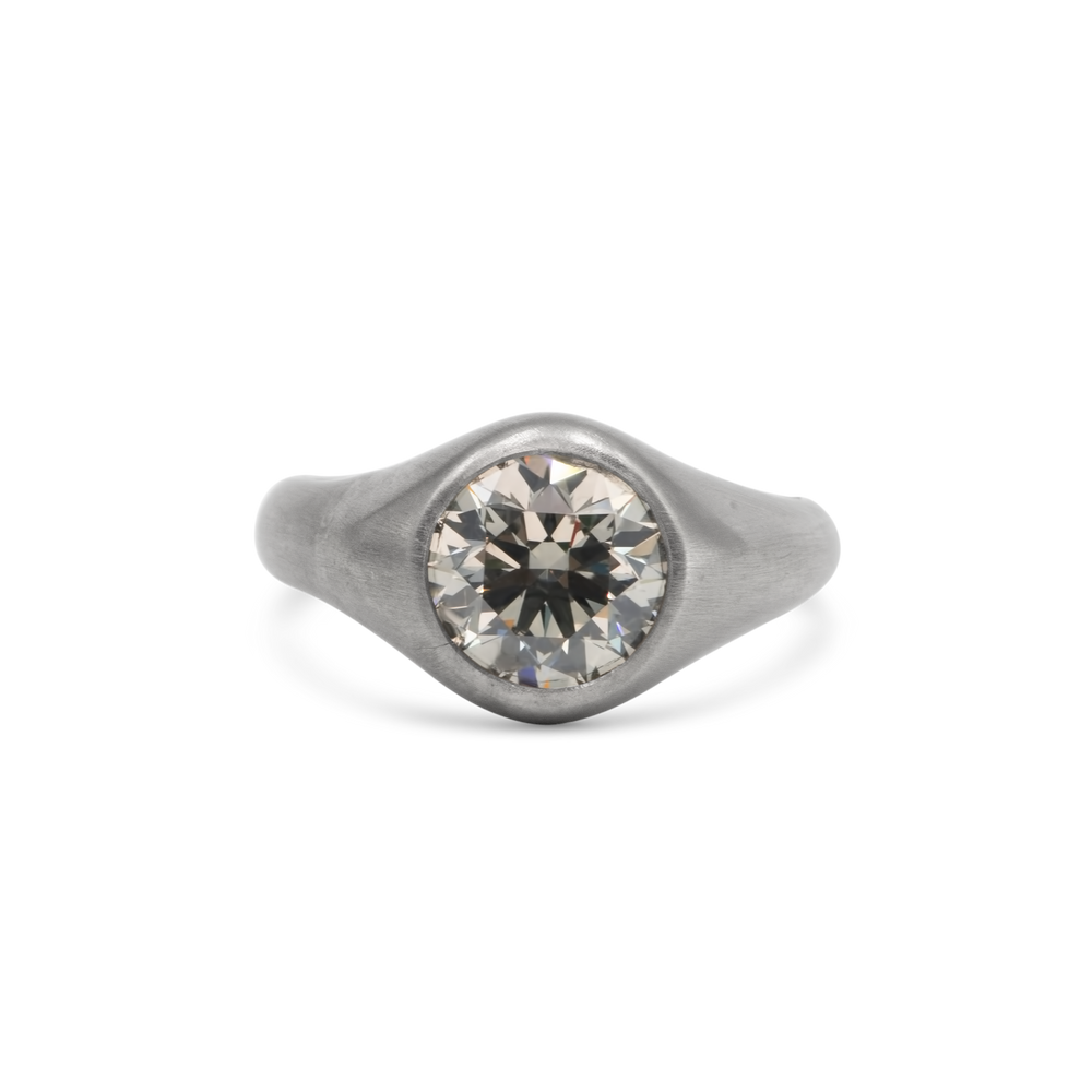 Round titanium solitair